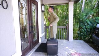 Koda Monroe Gets Fucked Instead Of Cleaning OnlyFans